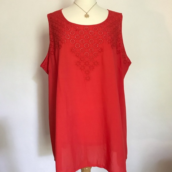 Solitaire Eyelet Top - Picture 2 of 8